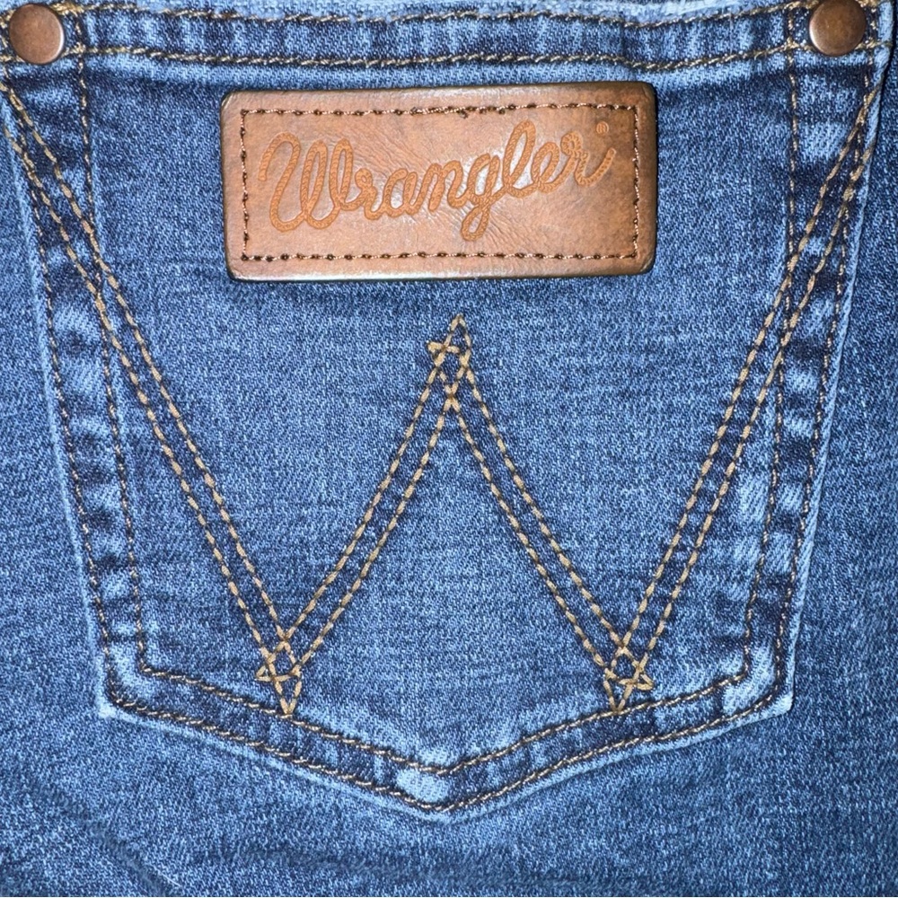 Wrangler Women’s Bell Bottom Jeans Boho Western Denim 28x32 Retro Rare Find! - Picture 4 of 8